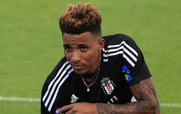 "Beşiktaş" "Neftçi" ilə oyun ərəfəsində ulduzunu sata bilər 