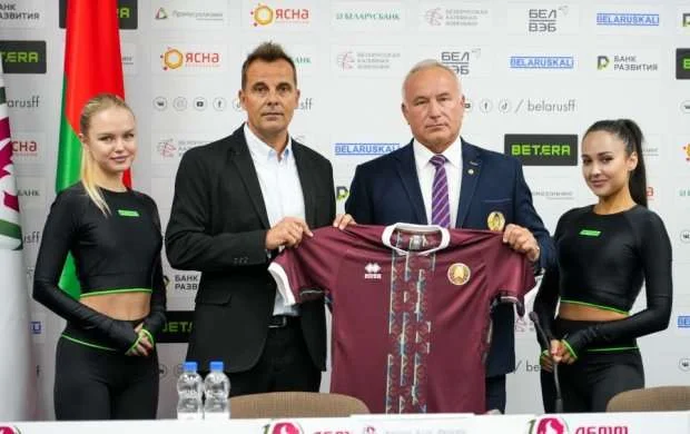 Belarus millisində yeni baş məşqçi 