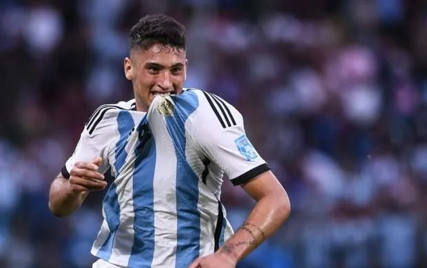 "Tottenhem" argentina millisinin forvardını transfer etdi - RƏSMİ 