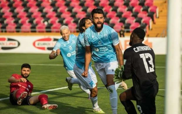 "Bu, karyeramda adət etdiyim bir şey deyil" - Pakistanlı futbolçu  