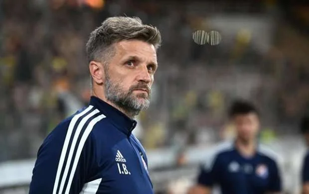 Mahir Emrelinin klubu baş məşqçini istefaya göndərdi 