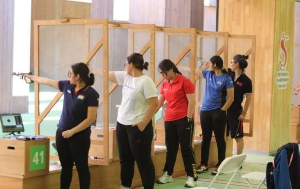 DÇ: Azərbaycan yığması Bakıda gümüş medal qazandı 