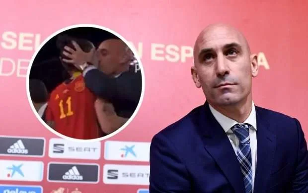 Federasiya rəhbərinin öpüşü ilə FİFA "məşğul olacaq" 