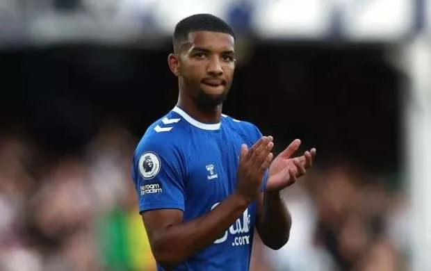 “Everton” futbolçusunu icarəyə göndərdi 