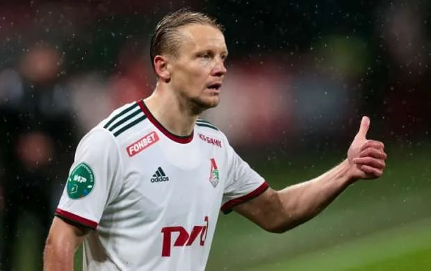 Smolnikov karyerasını bitirdi 