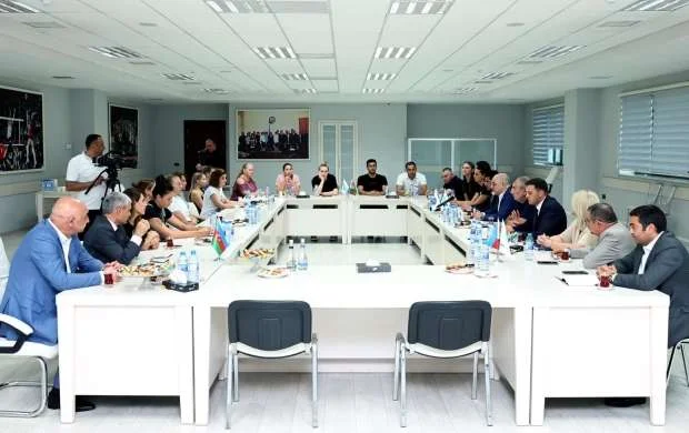 Federasiya rəhbərliyi milli üzvləri ilə görüşdü 