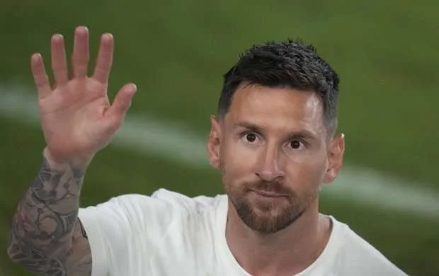 Messi rəqib azarkeşlərə təşəkkür etdi 