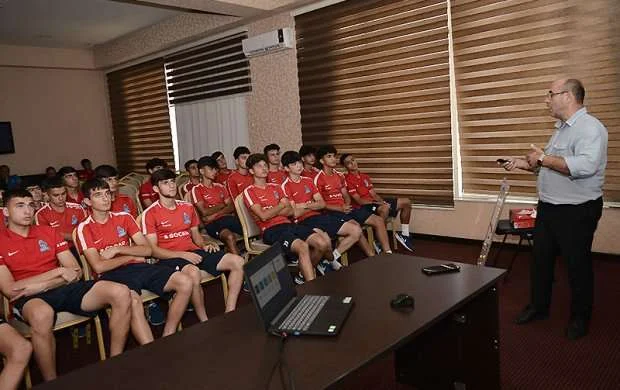 Milli üzvləri üçün danışılmış oyunlarla bağlı maarifləndirici seminar 