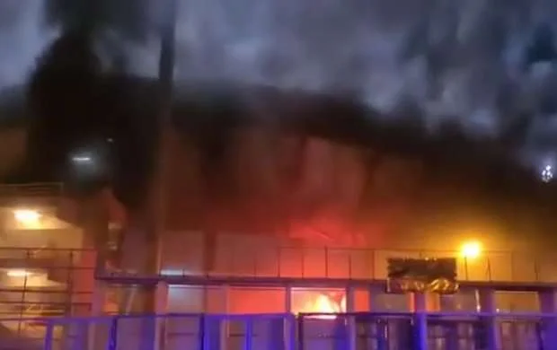 İtaliyada stadionu yandırdılar, məşq etməyə yer qalmadı - FOTO 