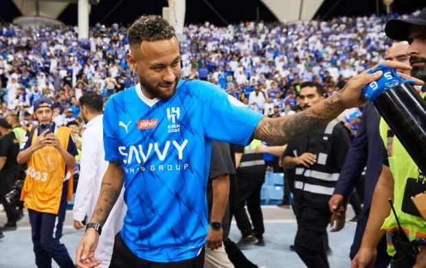 Neymar debüt etdi 