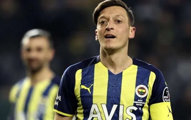 Məsut Özil bu millidə çalışacaq 
