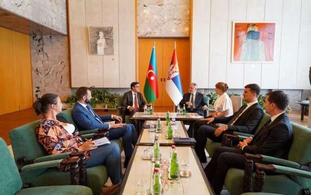 Qayıbov Belqradda serbiyalı həmkarı ilə görüşdü 