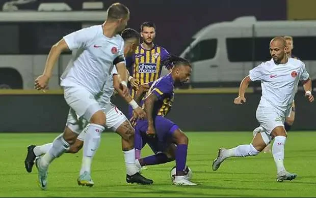 Diniyevli "Ümraniyespor" Arda Turanın komandasına uduzdu 