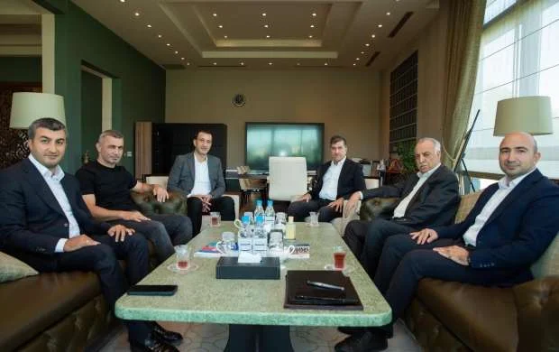 “Qarabağ”ın fəxri prezidenti komanda rəhbərliyi ilə görüşdü 