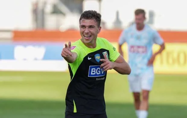 Emil Mustafayev komandasına qələbə qazandırdı 
