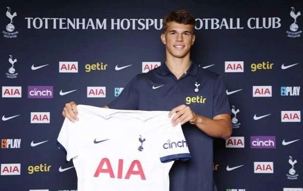 "Tottenhem" 16 yaşlı vunderkindlə anlaşdı - RƏSMİ 
