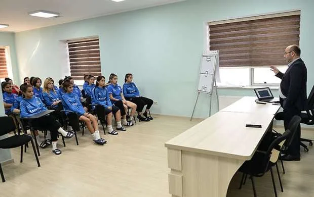 Millinin üzvləri üçün danışılmış oyunlarla bağlı seminar 