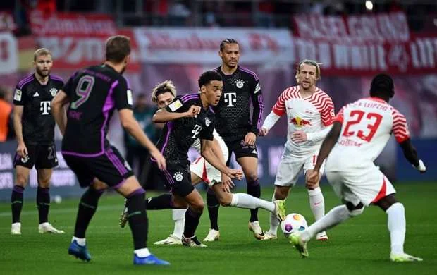 “Bayern” səfərdə xal itirdi 