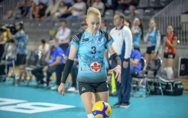Millimizin voleybolçusu Rumıniyada gümüş medal qazandı 
