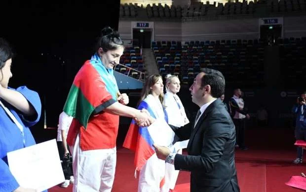 Azərbaycan güləşçisi Bakıda Avropa çempionu oldu 