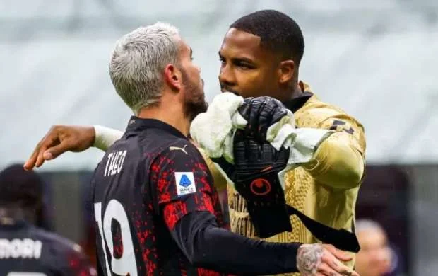 "Milan"ın iki vacib futbolçusu "Yuventus"a qarşı oynamayacaq - SƏBƏB 