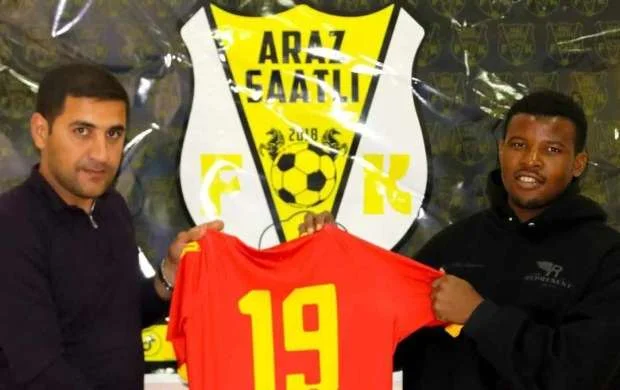 Birinci Liqa klubu mərkəz yarımmüdafiəçisi transfer etdi 