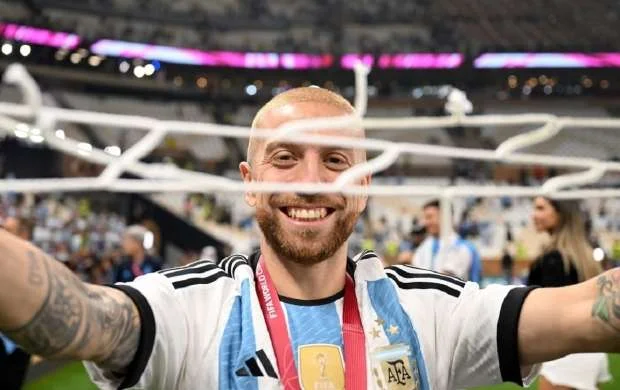 Dünya çempionu futboldan uzaqlaşdırıldı 