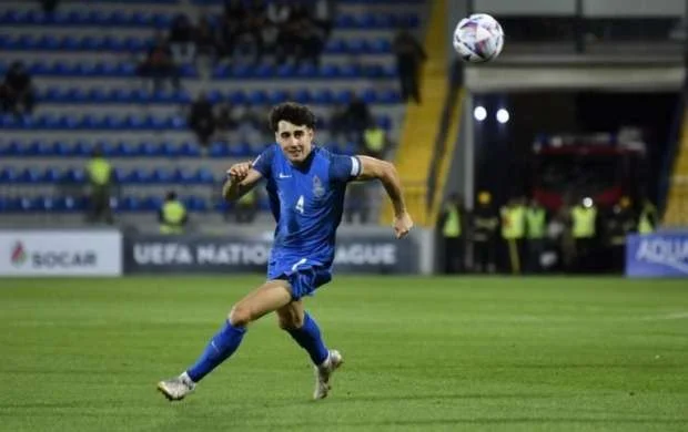 “Qarabağ”ın futbolçusu İkinci Liqa komandasına buts və əlcək hədiyyət etdi 