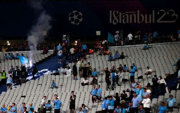 "Mançester Siti" azarkeşləri Çarltonun ölümünü bayram etdilər - Klub bəyanat yaydı 