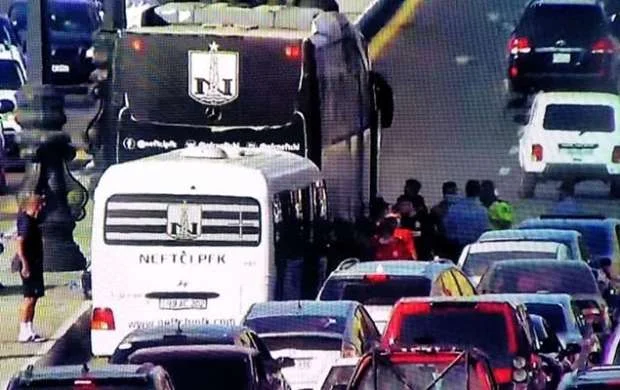 Qəbələyə gedən "Neftçi" qəzaya düşdü 