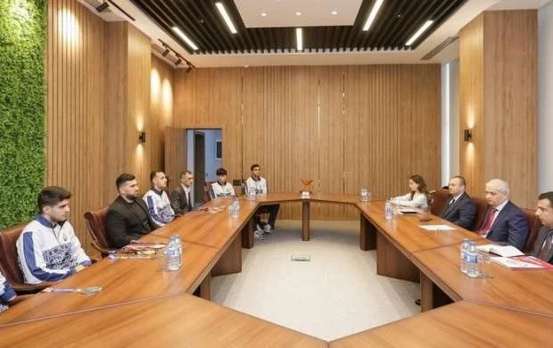 Milli Paralimpiya Komitəsinin prezidenti yığma üzvləri ilə görüşdü 