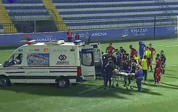 “Səbail”in futbolçusu "Turan Tovuz"la oyunda huşunu itirdi, xəstəxanaya aparıldı 