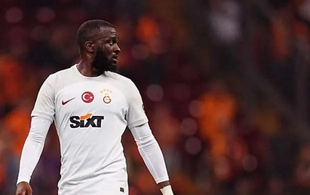 Yediyi hamburger başına bəla oldu - "Qalatasaray"dan göndərilir  