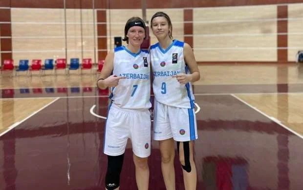 Azərbaycan yığması biabırçı hesabla uduzdu, ana və qızı eyni vaxtda oynadı 