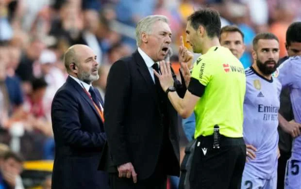 "Hakimlər bizə hörmət etmirlər" - Ançelotti  