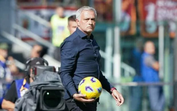 Mourinyu rəhbərlikdən bu iki futbolçunu almağı tələb etdi 