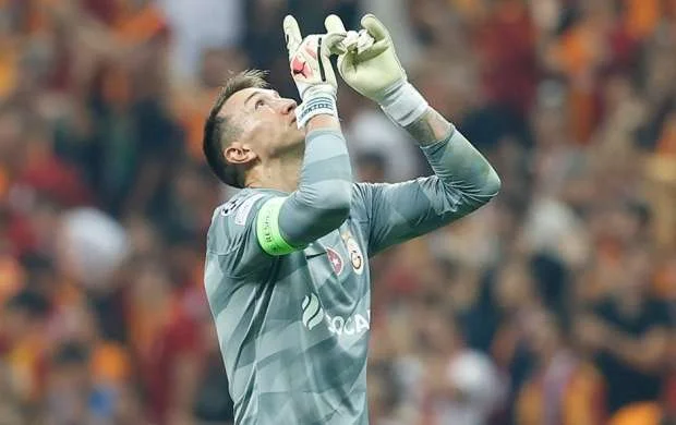 Muslera tarixi rekordu yeniləyə biləcəkmi? 
