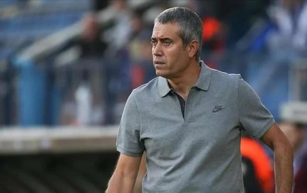 İstanbul klubu baş məşqçisini istefaya göndərdi 