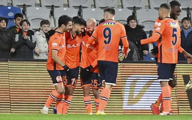 “Başakşəhər” darmadağına sevindi, “Trabzonspor” xal itirdi 