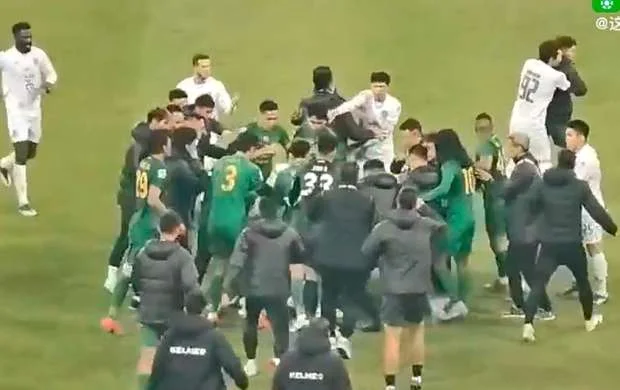 Şeydayev Çempionlar Liqası oyunundan sonra döyüldü - VİDEO 