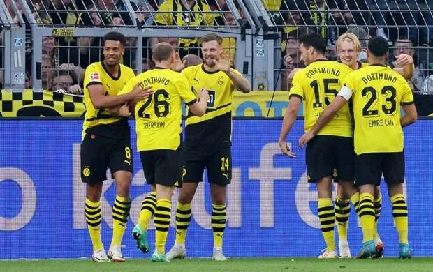 Alman nəhəngi iki futbolçusunu itirdi 