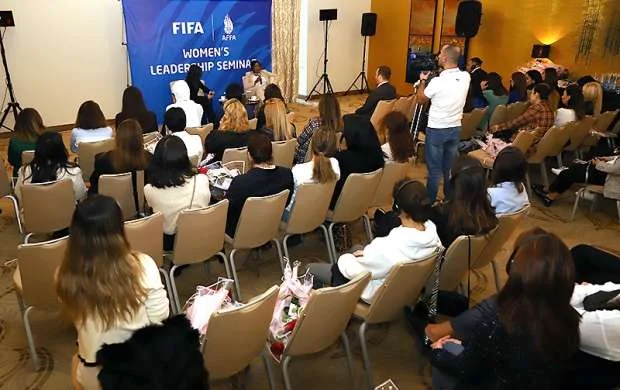 FIFA-nın baş katibi Bakıda liderlik mövzusunda seminar keçdi 