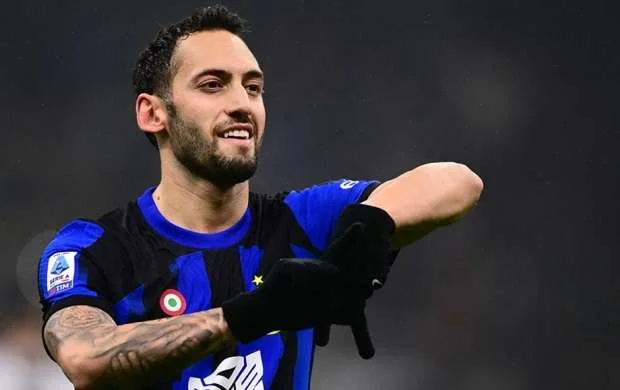 “Milan” uduzdu, “İnter” darmadağına sevindi 
