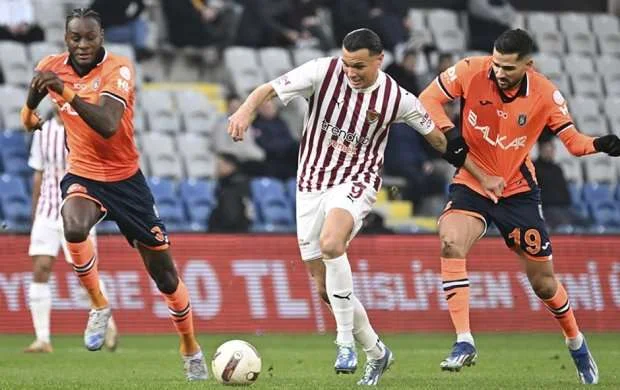 Renat penaltini qaçırdı, komandası məğlub oldu 