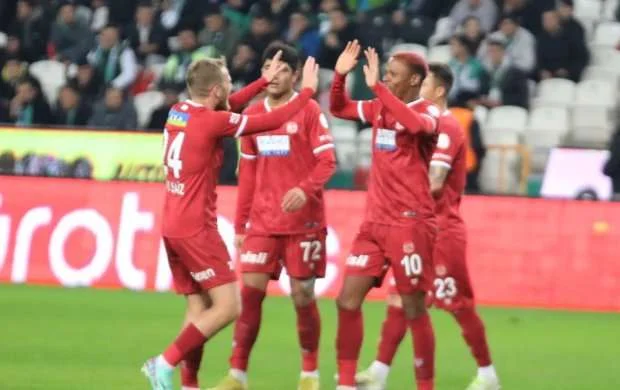 “Ankaragücü” xal itirdi, "Sivasspor" səfərdə qələbə qazandı 