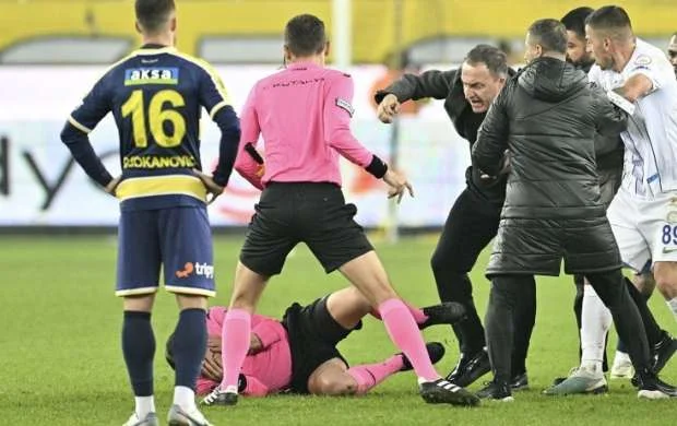 FİFA prezidenti türk hakimin vurulmasına münasibət bildirdi 