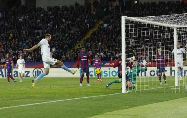 "Barselona" ilə "Jirona"nın futbolçularına qəribə qadağa: Evdə yuyunacaqlar! 