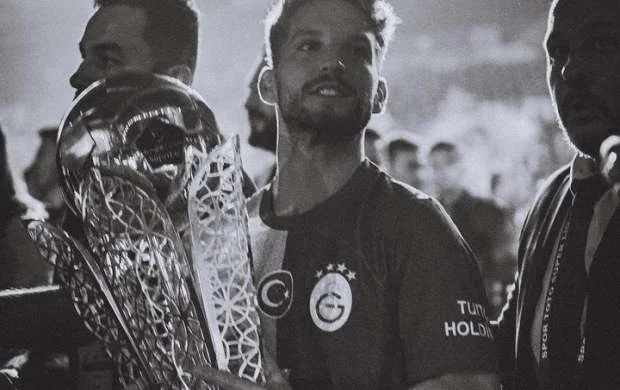“Qalatasaray"da daha bir ayrılıq 