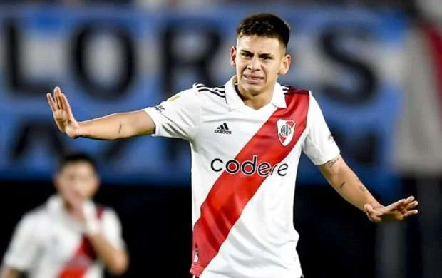 Üç Avropa nəhəngi 17 yaşlı argentinalı uğrunda mübarizə aparır 