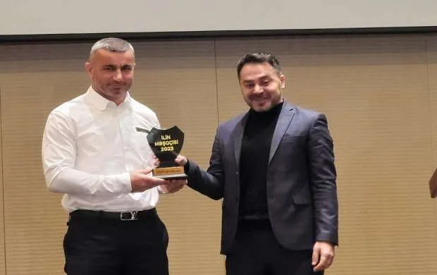İlin məşqçisi seçilən Qurban Qurbanov mükafatlandırıldı 
